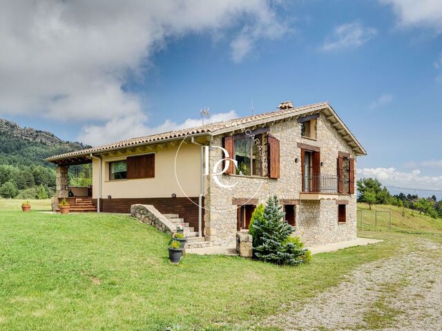 Finca con dos casas en venta cerca de Vallcebre