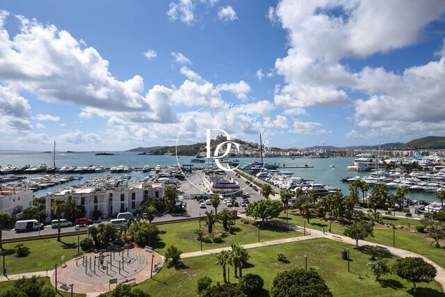 Apartment for sale on the seafront in Marina Botafoc