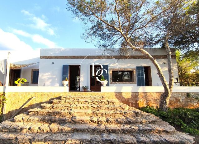 Casa en venta con licencia turística en la zona de Es Pujols, Formentera