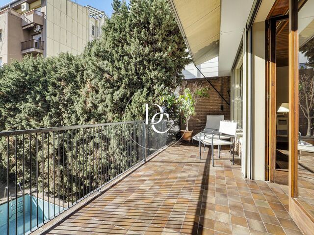 House for sale with pool in the upper area of Barcelona