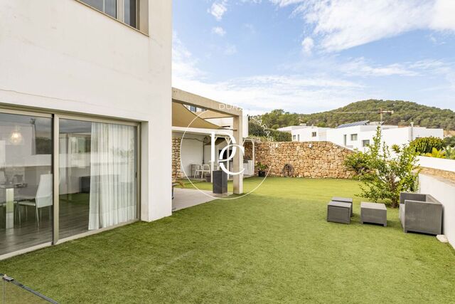 Casa adossada amb piscina en venda a l'exclusiva zona de Rocallisa, Eivissa