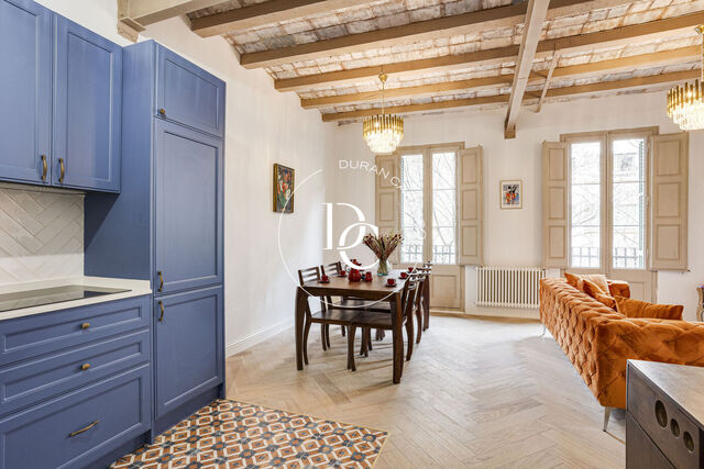 **Exceptional brand-new apartment in Calle Aribau, in a classic listed building**