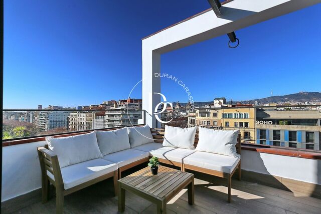 Fantastic penthouse with terrace in l'Eixample