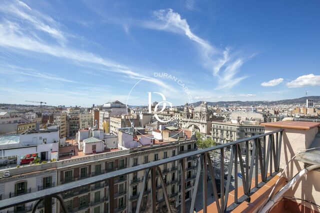 Luminoso ático en venta en el corazón de Barcelona