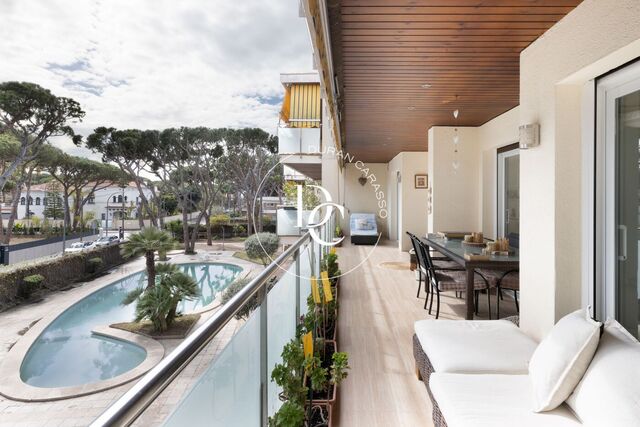 Precioso piso en venta con piscina comunitaria en Castelldefels