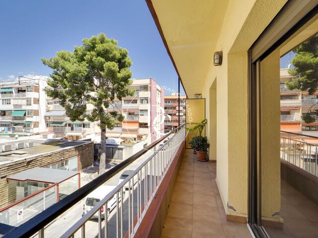 Bonito piso en venta con terraza en la zona de Sant Joan, Vilanova