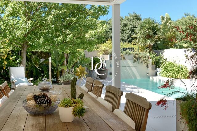 Casa adosada reformada con piscina en venta en Sitges