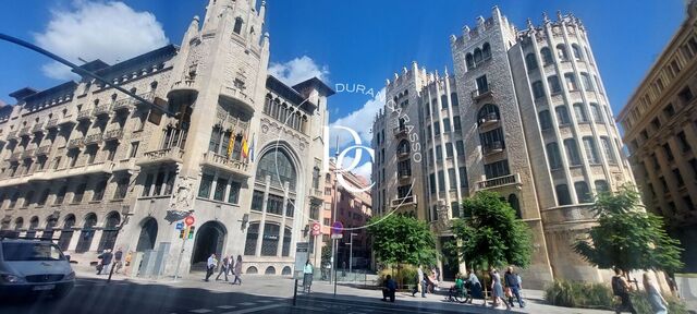 140 sqm luxury commercial for sale in Barcelona