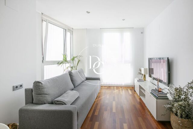 76 sqm flat with views for sale in La Barceloneta, Barcelona