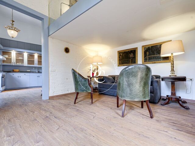 Appartement en hauteur, au coin des Ramblas et de la Plaza Real.