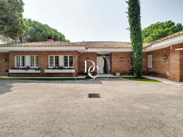 Casa de luxe de 357 m2 amb piscina i vistes en venda a Sant Vicenç de Montalt