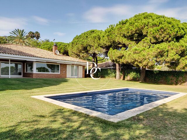 Casa de luxe de 357 m2 amb piscina i vistes en venda a Sant Vicenç de Montalt