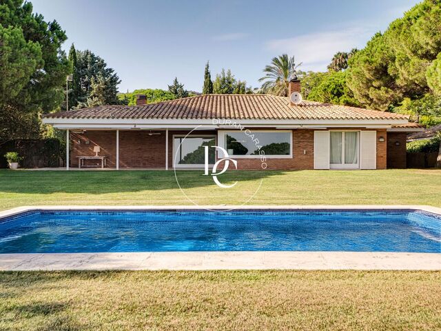 Casa de luxe de 357 m2 amb piscina i vistes en venda a Sant Vicenç de Montalt