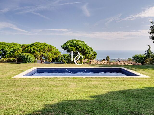 Casa de luxe de 357 m2 amb piscina i vistes en venda a Sant Vicenç de Montalt