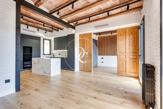 Apartment for sale very bright in Eixample Dreta