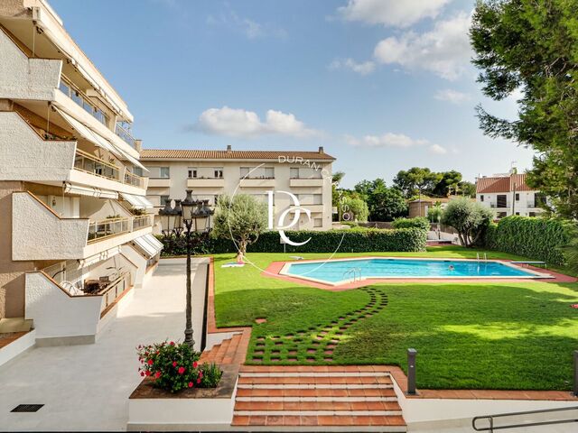 Apartamento en alquiler amueblado y con piscina comunitaria en El Vinyet, Sitges