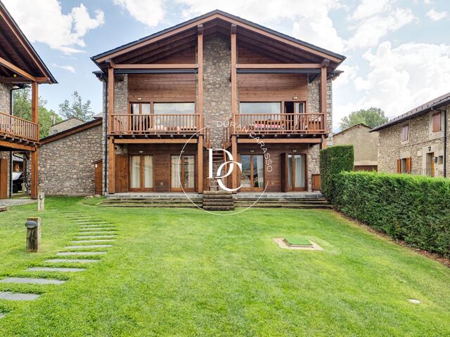 Preciosa casa adosada con jardín comunitario en alquiler en Sanavastre, Das