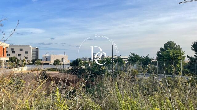 Parcela esquinera en venta de 609m2 en La Plana, Sitges