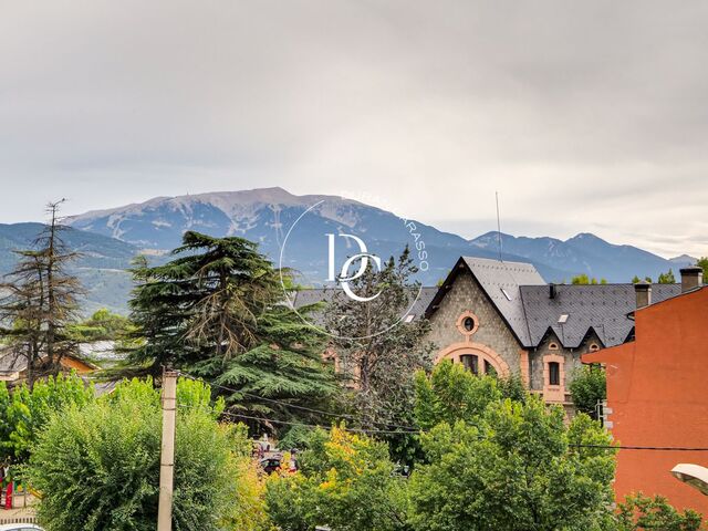 Townhouse for sale in the center of Puigcerda