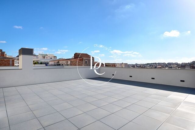 Penthouse exclusif à vendre avec une incroyable terrasse dans un tout nouvel immeuble à côté du Park Güell.  