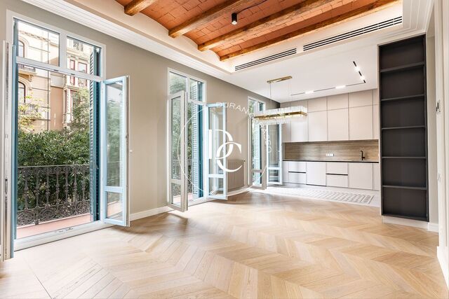 Luxury flat with views and terrace for sale in La Dreta de l'Eixample, Barcelona