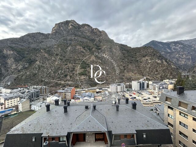 Penthouse de 160 m2 avec vues et terrasse à louer à Sant Julià de Loria