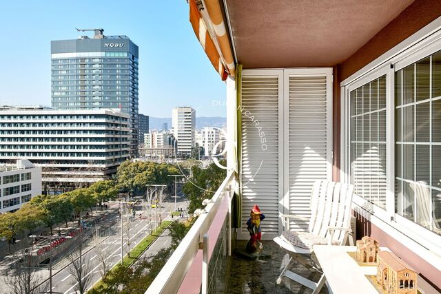 Espacioso piso de 4 habitaciones en venta en Barcelona