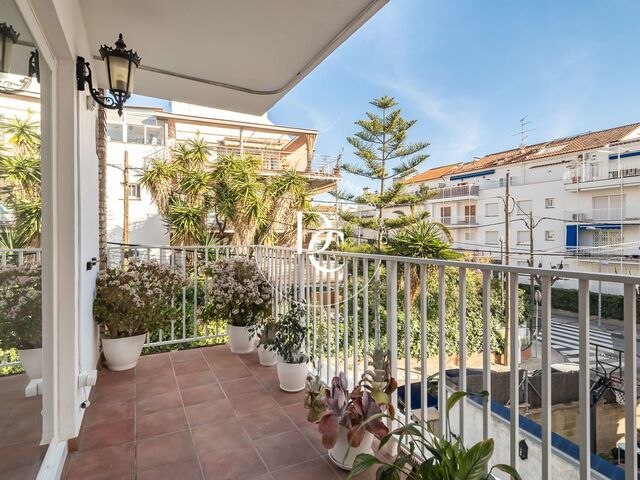 Apartment in the center of Sitges on the second line of Sant Sebastià beach