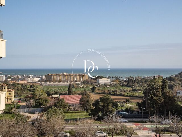 Piso con vistas al mar en venta en Vilanova y la Geltrú.