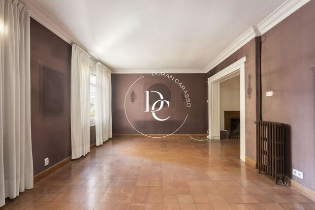 Neoclassical flat for sale in Padua street