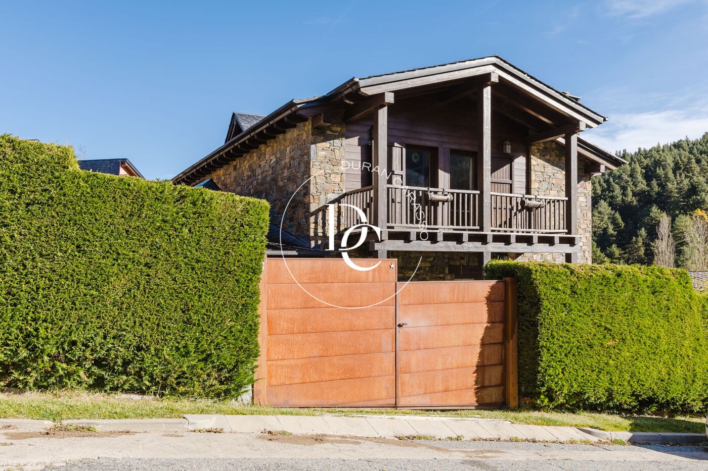 Bonita casa unifamiliar con jardín en La Molina