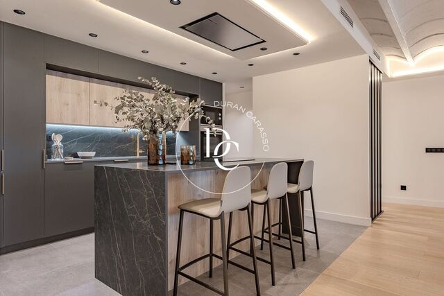 Pis de luxe reformat amb terrassa a la venda a Aribau, Sant Gervasi