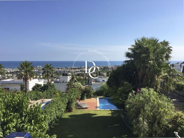 Spacious family home with large garden and sea views