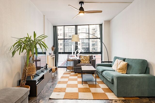 Bonito piso en venta en L'Eixample con plaza de parking