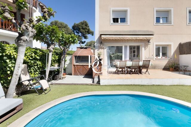 Charming home in Sitges, located in the prestigious residential area of Vallpineda, ready to enjoy from day one.