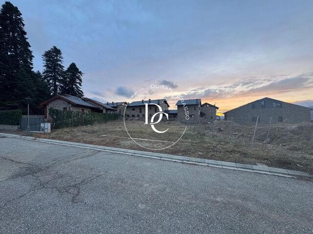 Plot for sale in Das