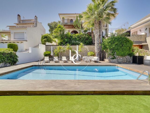 Casa en venda amb vistes al mar a Vallpineda